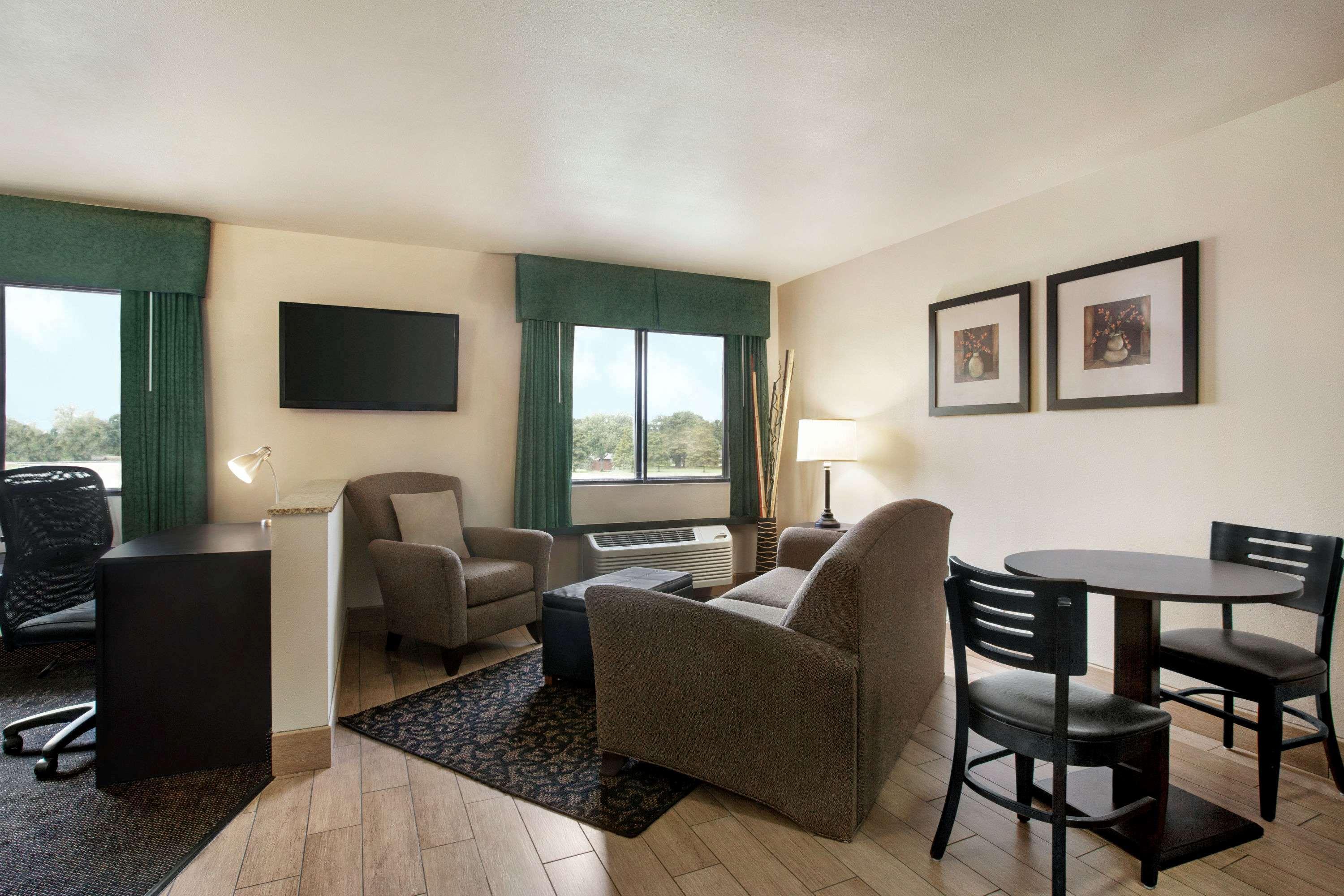 Travelodge By Wyndham Livonia Zewnętrze zdjęcie