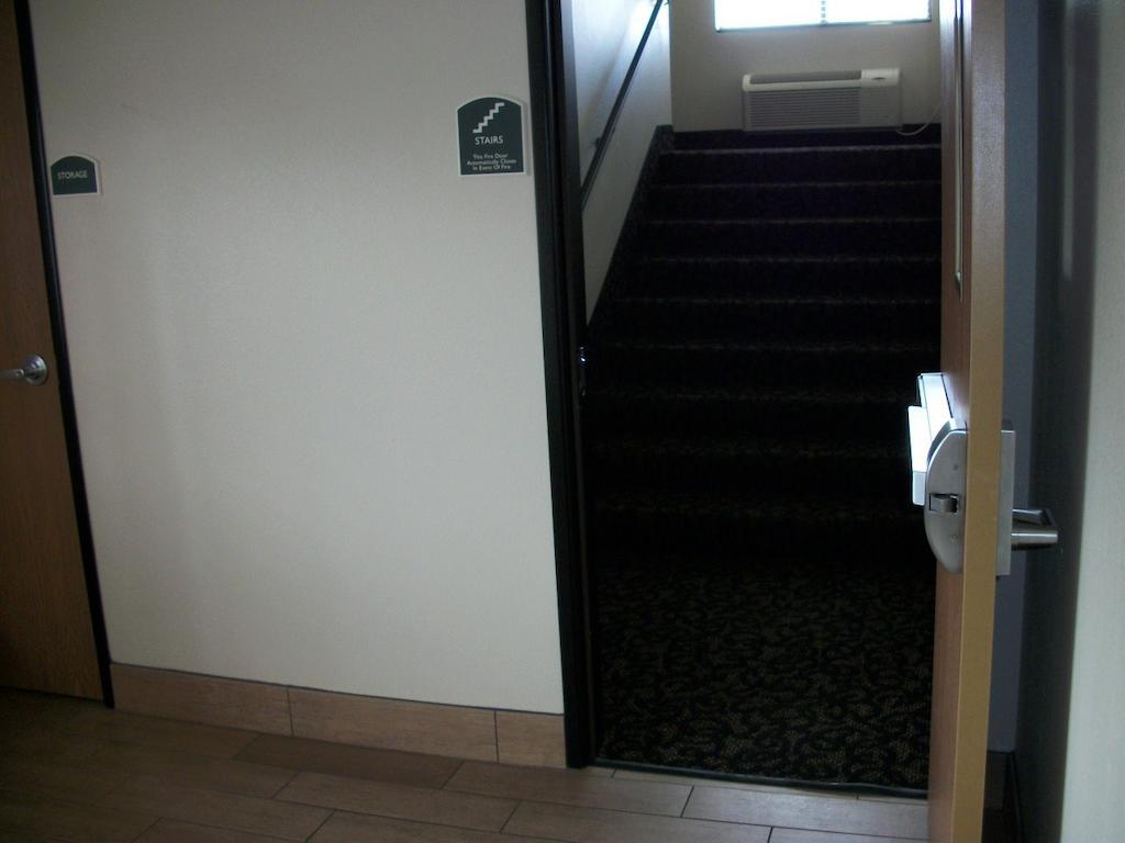 Travelodge By Wyndham Livonia Zewnętrze zdjęcie