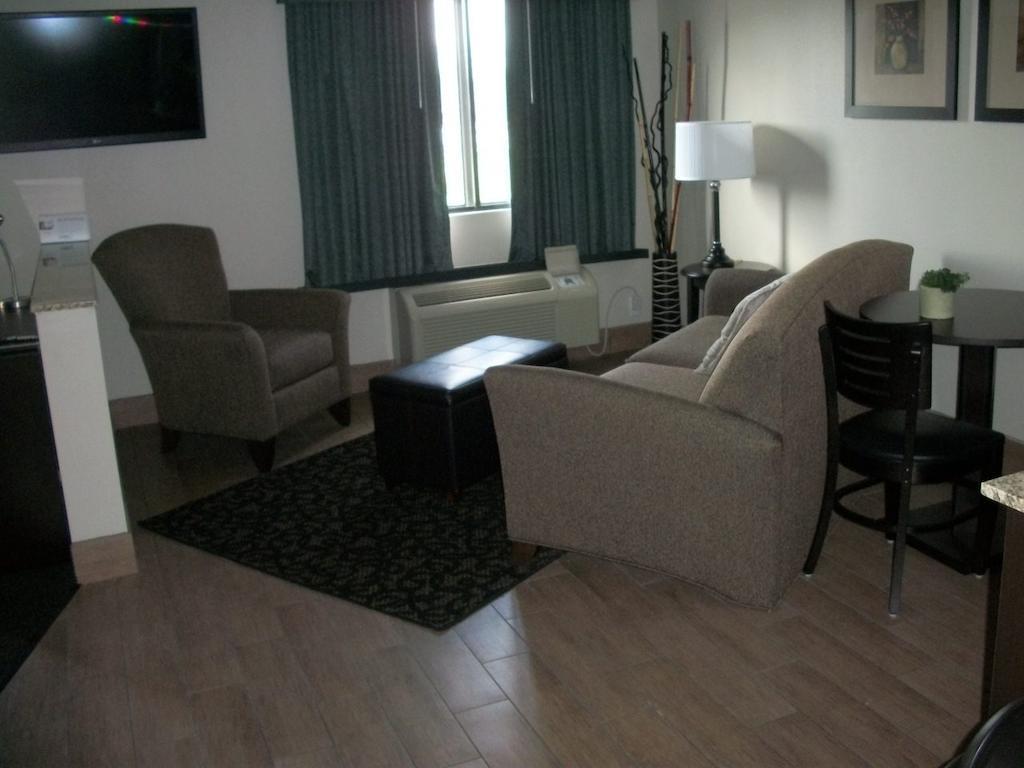 Travelodge By Wyndham Livonia Zewnętrze zdjęcie
