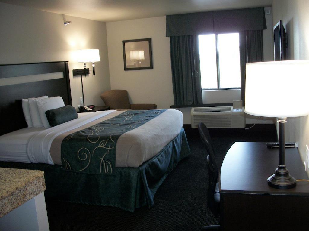 Travelodge By Wyndham Livonia Zewnętrze zdjęcie